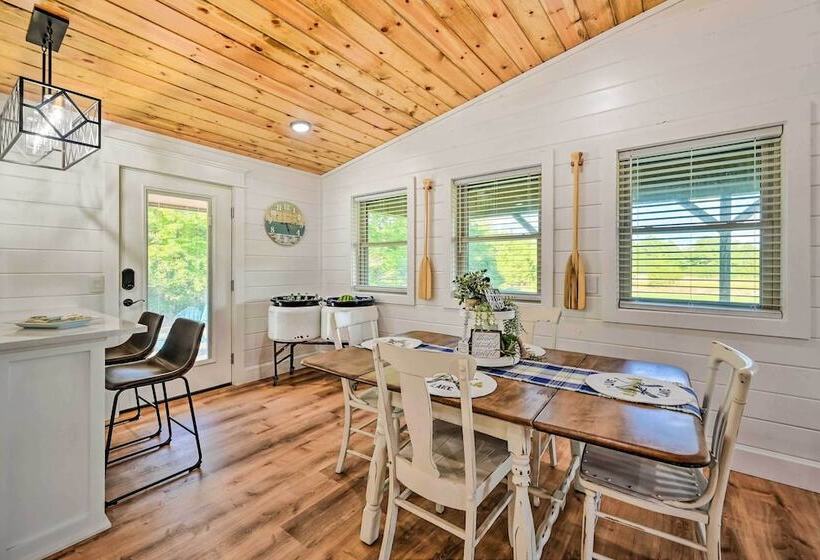 Broken Bow Retreat W/ Large Yard + Fire Pit!