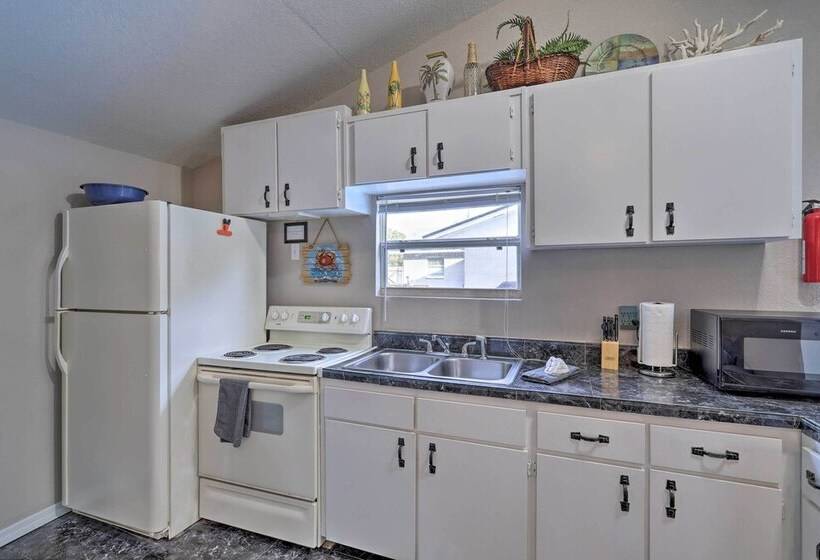 Fern Park House W/ Pool: New Patio & Fire Pit!