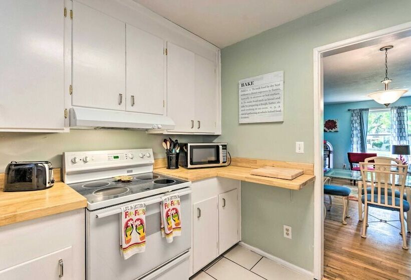 Walk To Beach: Fort Walton Coastal Retreat