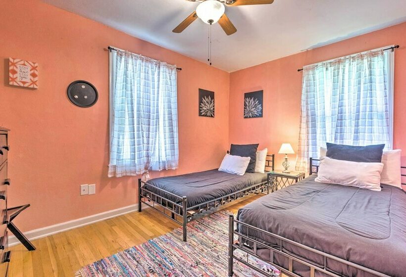 Walk To Beach: Fort Walton Coastal Retreat