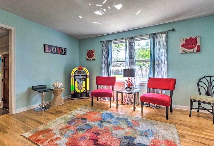 Walk To Beach: Fort Walton Coastal Retreat