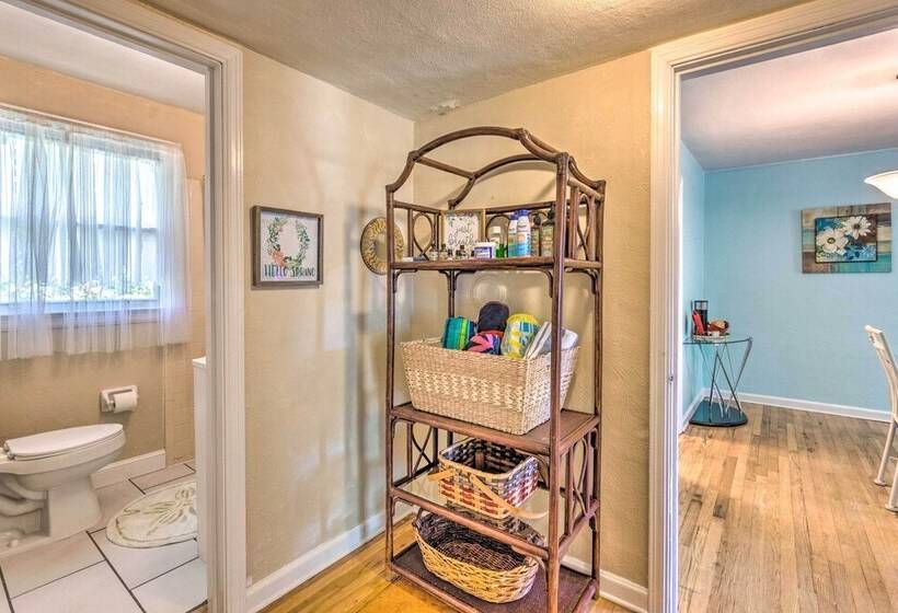 Walk To Beach: Fort Walton Coastal Retreat