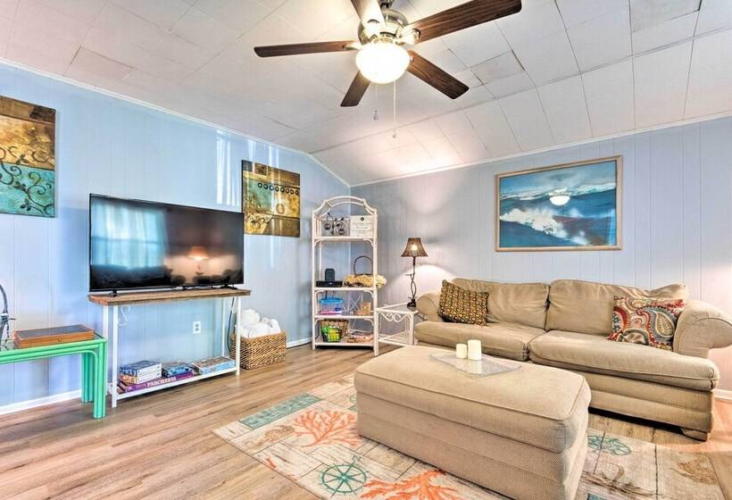 Walk To Beach: Fort Walton Coastal Retreat