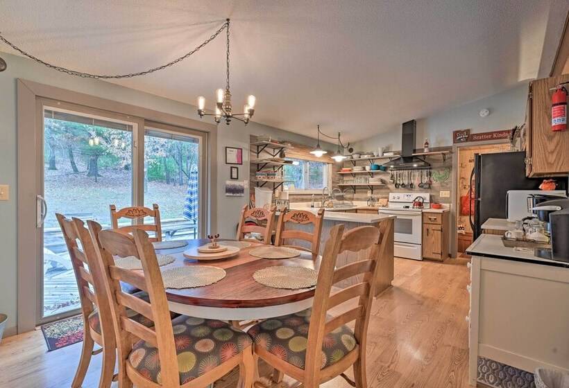 Four Season Home On Scenic Bluff Country Acreage!