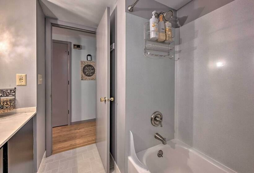 Four Season Home On Scenic Bluff Country Acreage!