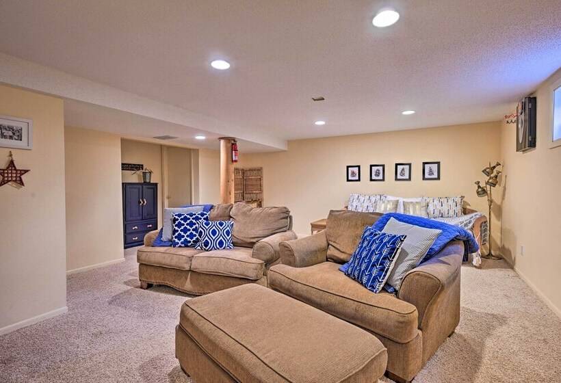 Four Season Home On Scenic Bluff Country Acreage!