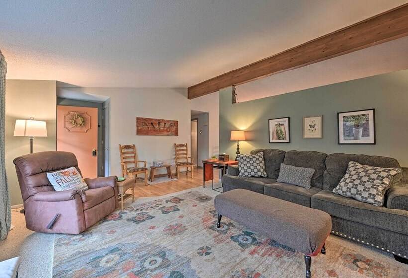 Four Season Home On Scenic Bluff Country Acreage!