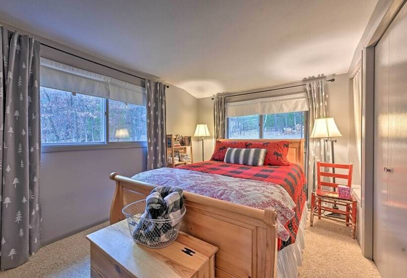 Four Season Home On Scenic Bluff Country Acreage!