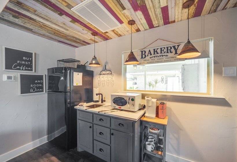 Fredericksburg  Regan Cottage  W/ Hot Tub!