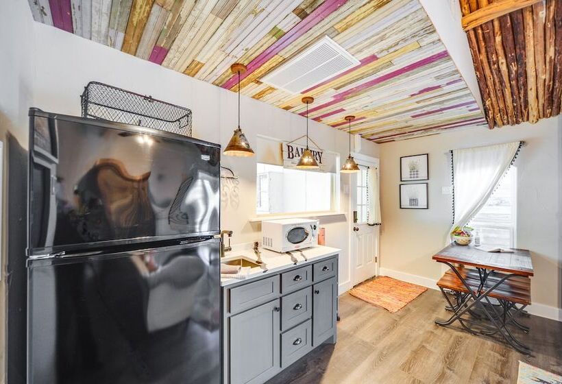 Fredericksburg  Regan Cottage  W/ Hot Tub!