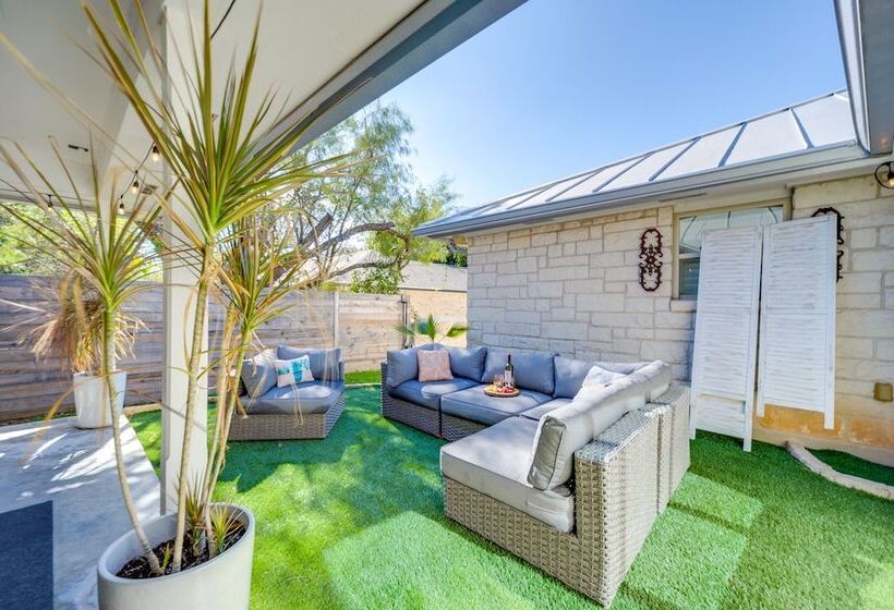 Fredericksburg  Regan Cottage  W/ Hot Tub!