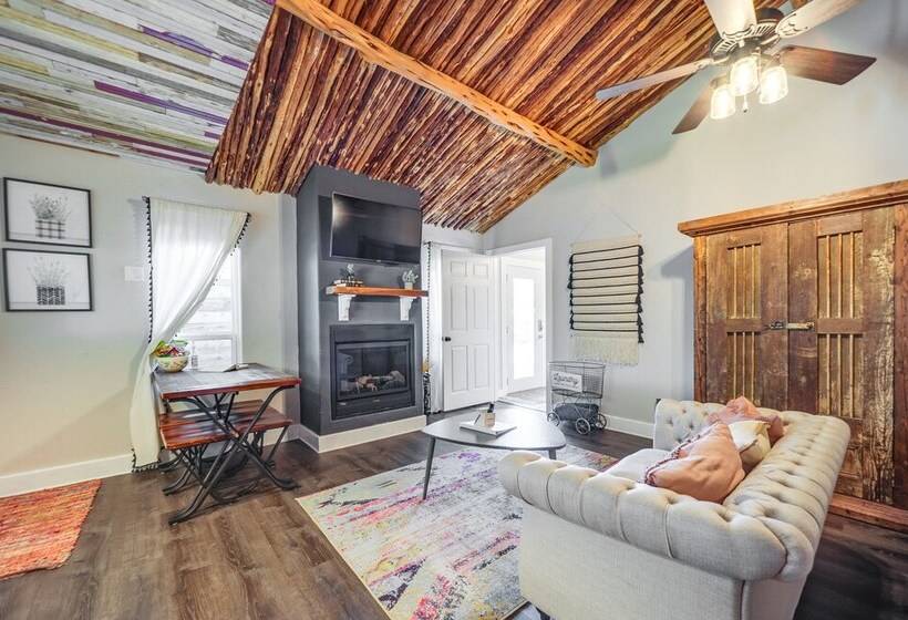 Fredericksburg  Regan Cottage  W/ Hot Tub!