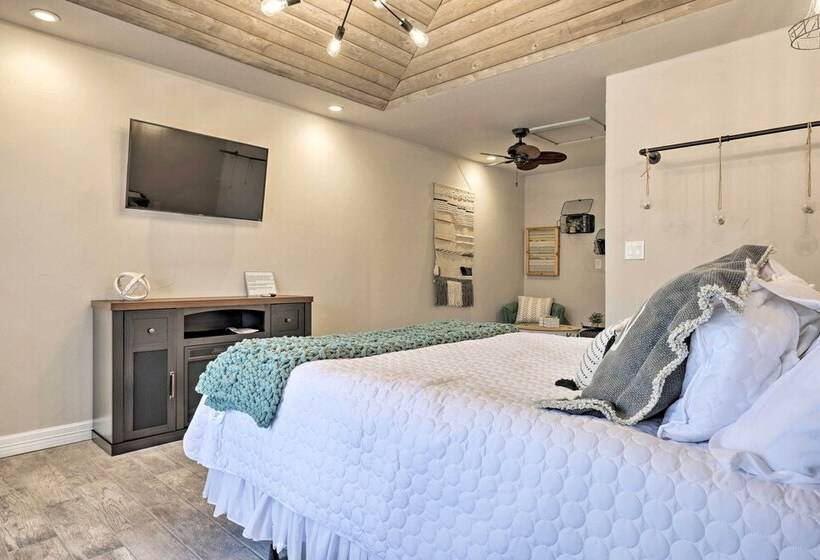 Fredericksburg  Regan Cottage  W/ Hot Tub!