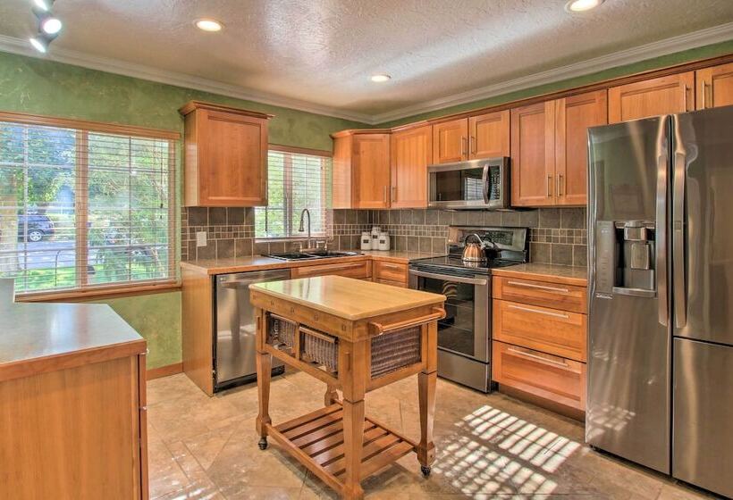 Fun, Fresh Ogden Abode W/ Patio & Grill!