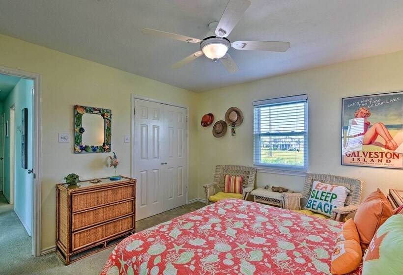 1 Block To Beach: Family Getaway In Galveston!