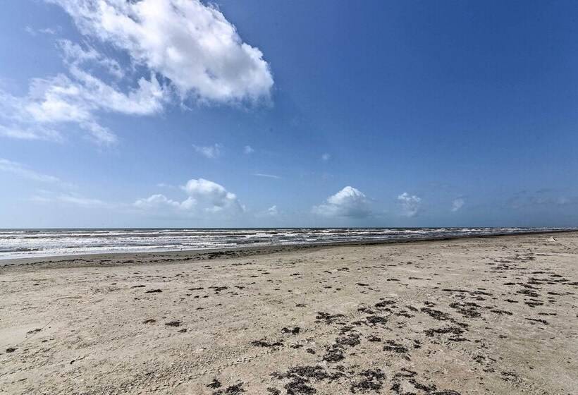 1 Block To Beach: Family Getaway In Galveston!