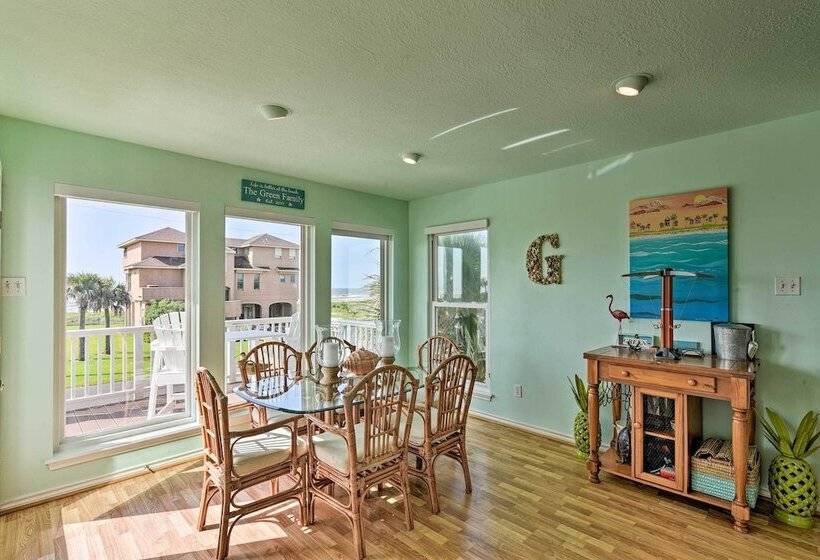 1 Block To Beach: Family Getaway In Galveston!