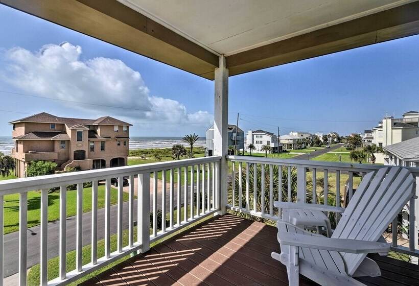 1 Block To Beach: Family Getaway In Galveston!