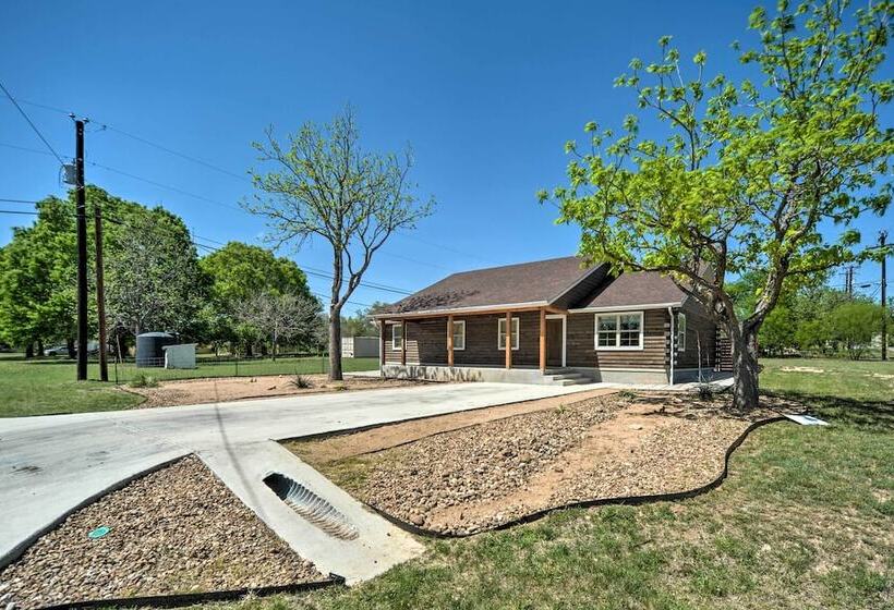 Gorgeous Cabin W/ Pergolas, Walk To River!