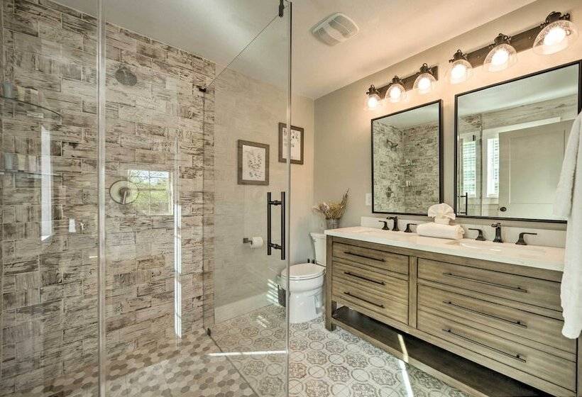 Gorgeous Cabin W/ Pergolas, Walk To River!