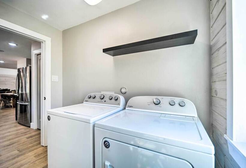 Gorgeous Cabin W/ Pergolas, Walk To River!