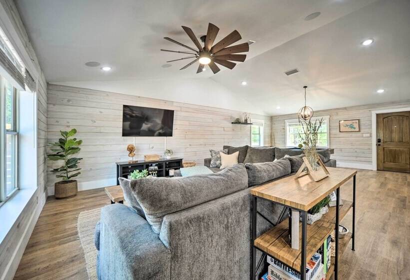 Gorgeous Cabin W/ Pergolas, Walk To River!