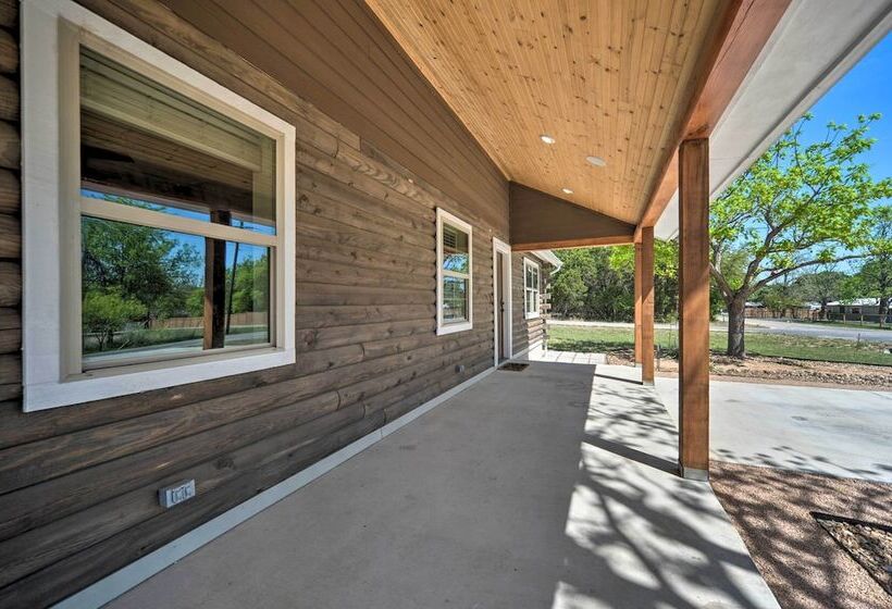 Gorgeous Cabin W/ Pergolas, Walk To River!