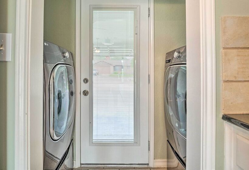 Gorgeous Hutto Home W/ Hot Tub, Pool, & Fire Pit!