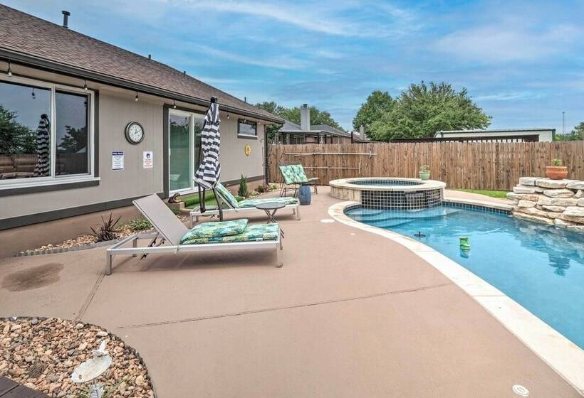 Gorgeous Hutto Home W/ Hot Tub, Pool, & Fire Pit!