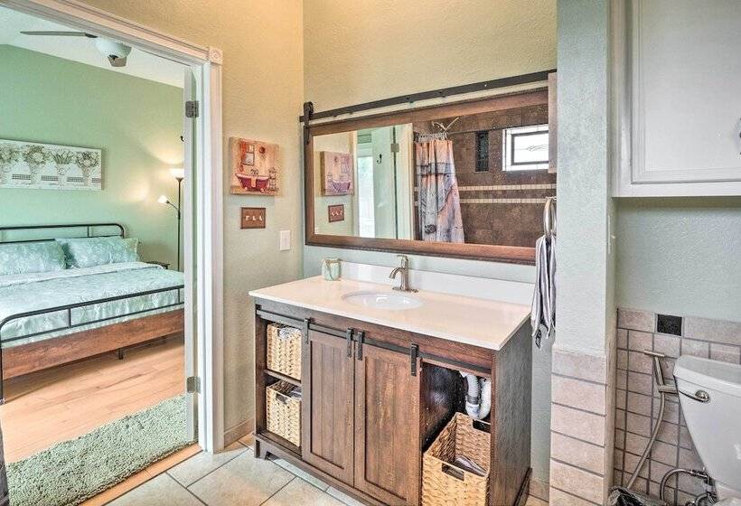 Gorgeous Hutto Home W/ Hot Tub, Pool, & Fire Pit!