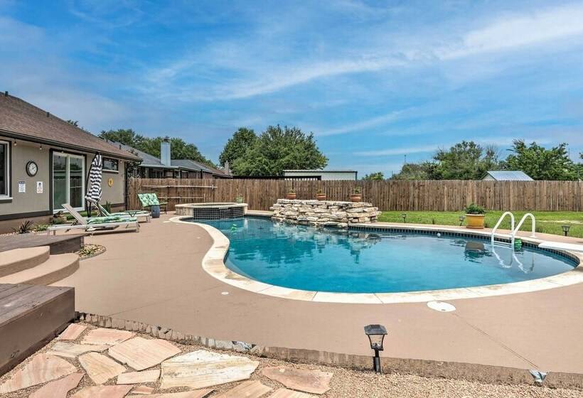 Gorgeous Hutto Home W/ Hot Tub, Pool, & Fire Pit!