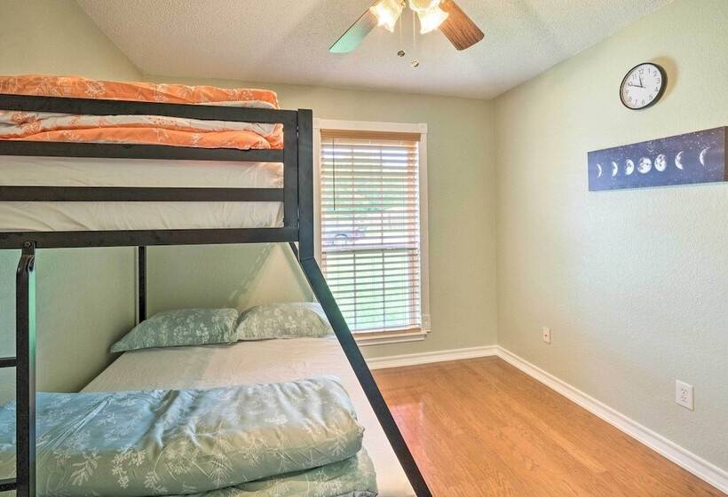 Gorgeous Hutto Home W/ Hot Tub, Pool, & Fire Pit!