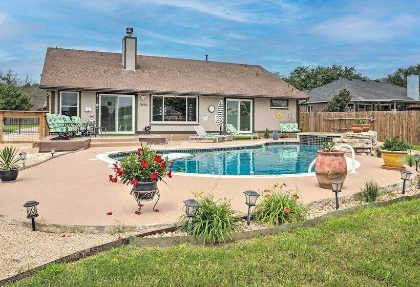 Gorgeous Hutto Home W/ Hot Tub, Pool, & Fire Pit!