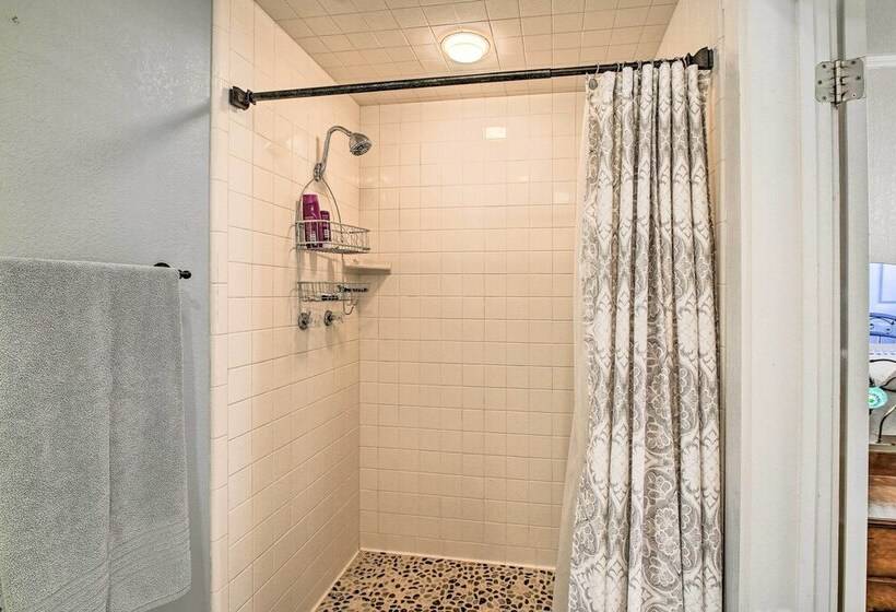 Grand Fredericksburg Retreat   Walk To Main St!