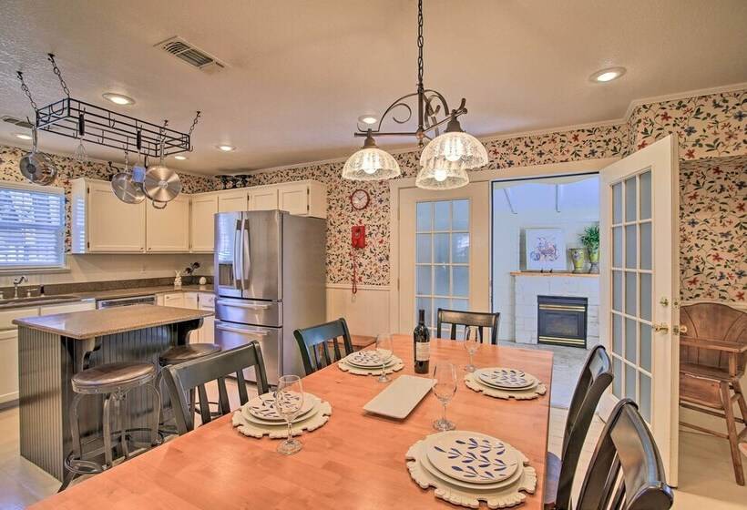 Grand Fredericksburg Retreat   Walk To Main St!