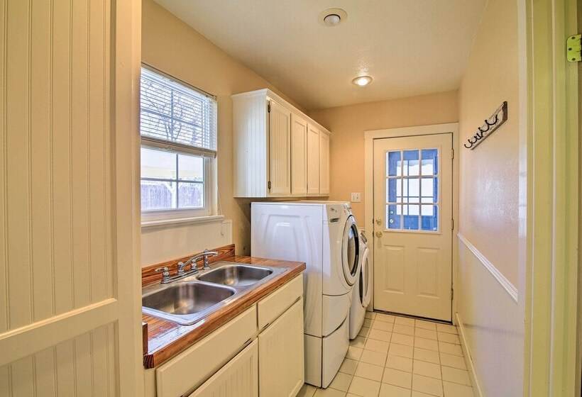 Grand Fredericksburg Retreat   Walk To Main St!