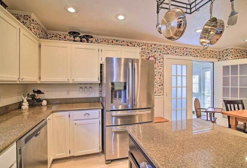 Grand Fredericksburg Retreat   Walk To Main St!