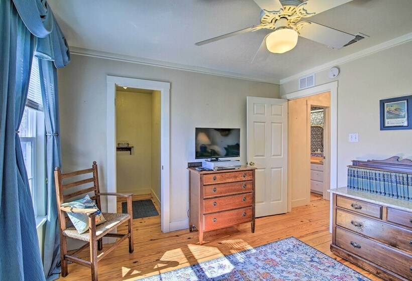 Grand Fredericksburg Retreat   Walk To Main St!