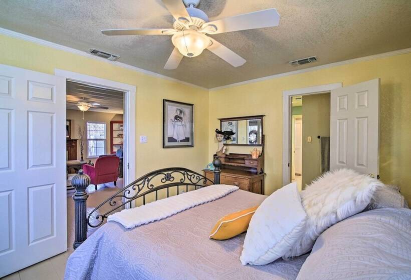 Grand Fredericksburg Retreat   Walk To Main St!