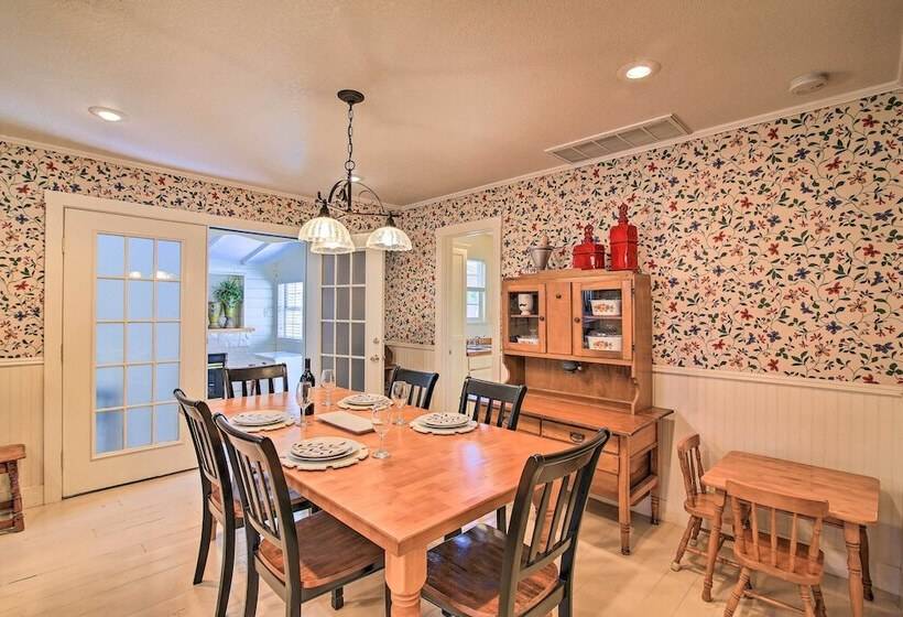 Grand Fredericksburg Retreat   Walk To Main St!