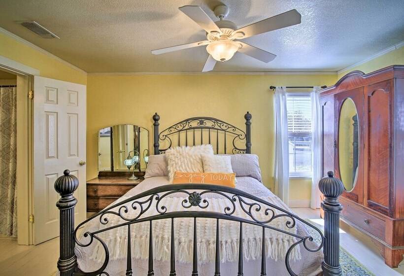 Grand Fredericksburg Retreat   Walk To Main St!