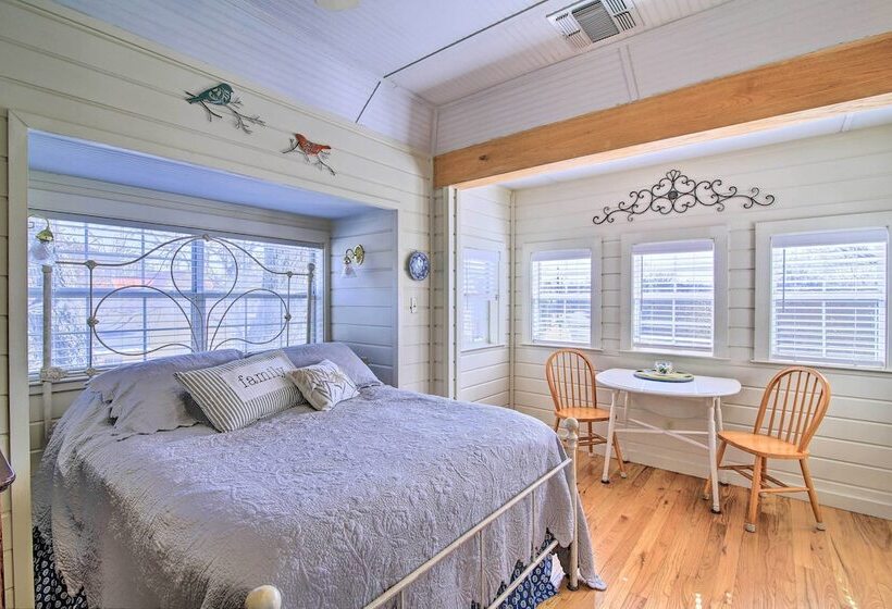 Grand Fredericksburg Retreat   Walk To Main St!