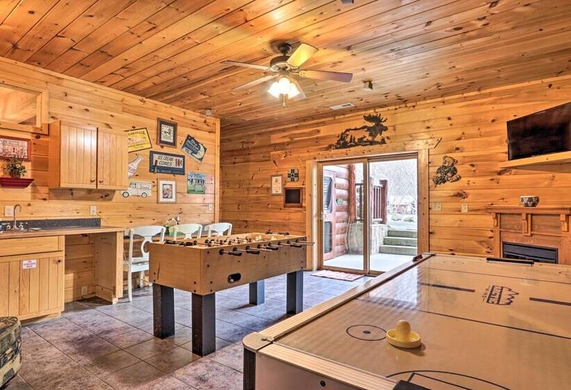 Grand Lodge W/ Hot Tub ~ 12 Mi To Gatlinburg!