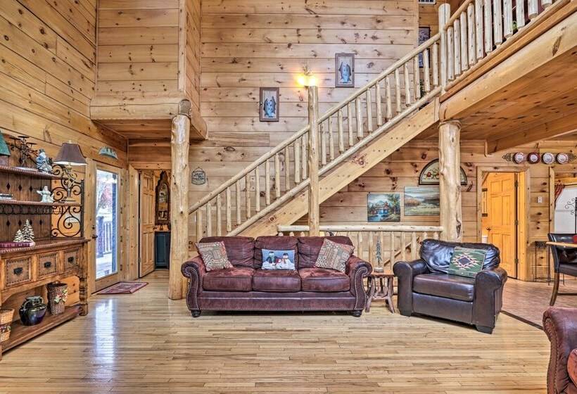 Grand Lodge W/ Hot Tub ~ 12 Mi To Gatlinburg!