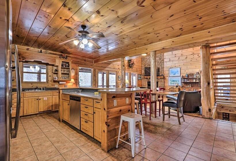 Grand Lodge W/ Hot Tub ~ 12 Mi To Gatlinburg!