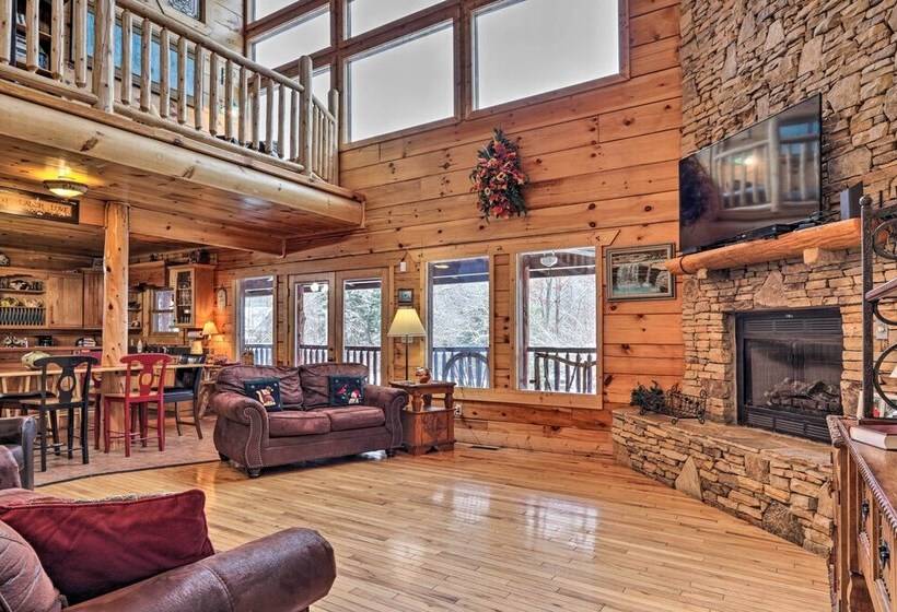 Grand Lodge W/ Hot Tub ~ 12 Mi To Gatlinburg!