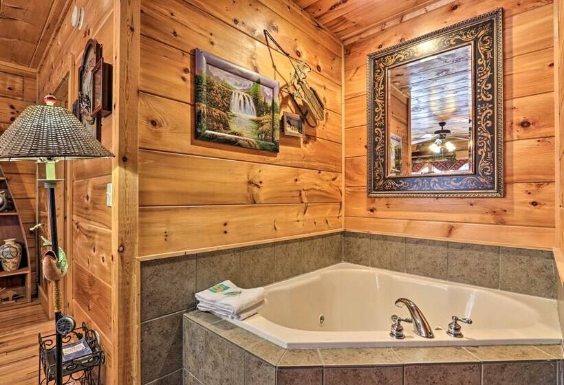 Grand Lodge W/ Hot Tub ~ 12 Mi To Gatlinburg!