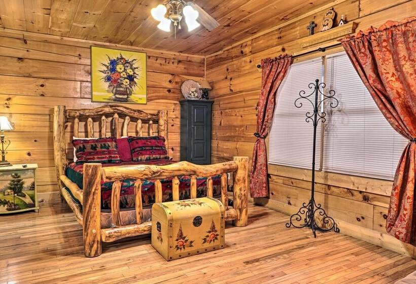 Grand Lodge W/ Hot Tub ~ 12 Mi To Gatlinburg!