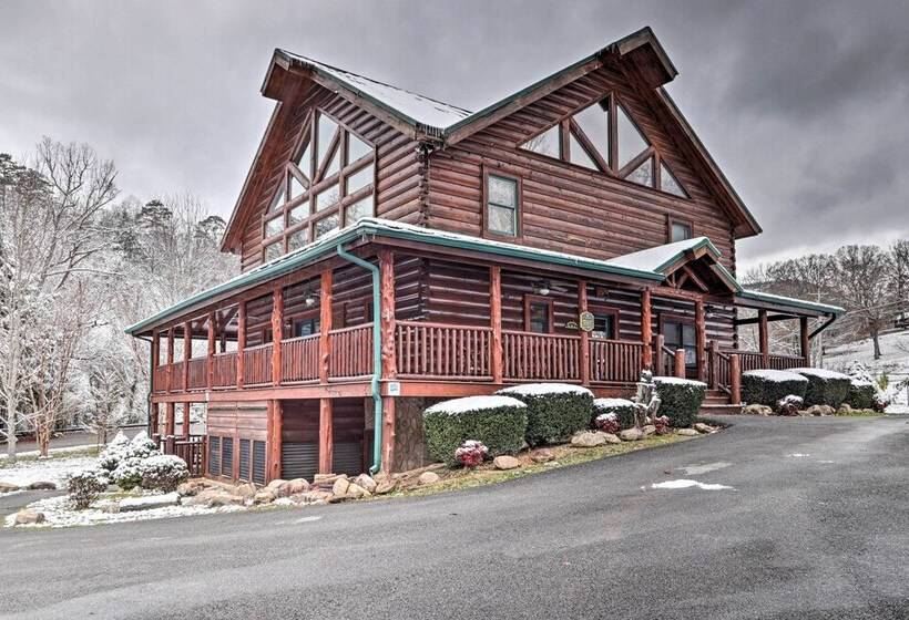 Grand Lodge W/ Hot Tub ~ 12 Mi To Gatlinburg!