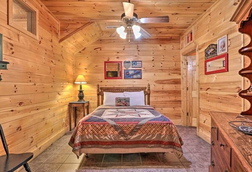 Grand Lodge W/ Hot Tub ~ 12 Mi To Gatlinburg!